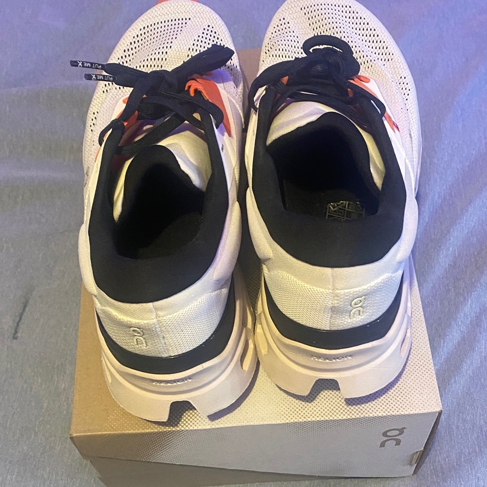 On Running Dynamic White and Orange Shoes - Picture 4 of 6